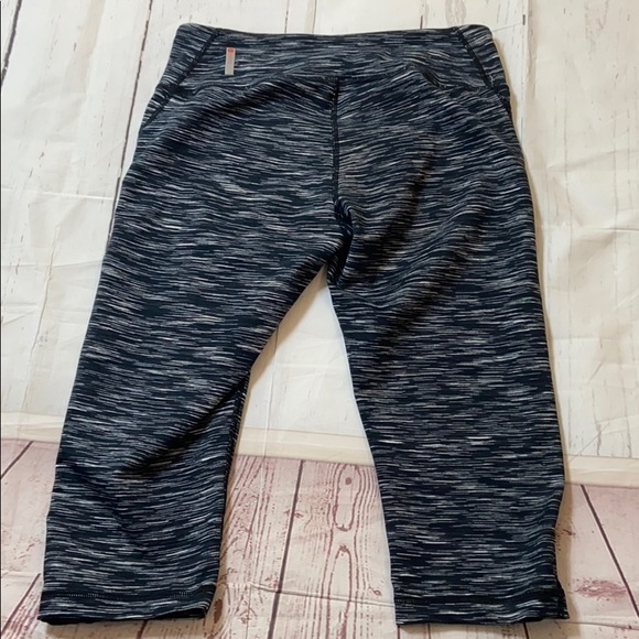 Zella Heather Athletic capri size small - B12 - Picture 2 of 4